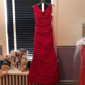 beautiful long scrunched red dress